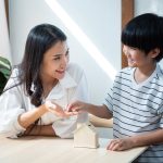 Pelajaran Finansial untuk Anak SD: Terlalu Dini atau Justru Kebutuhan?