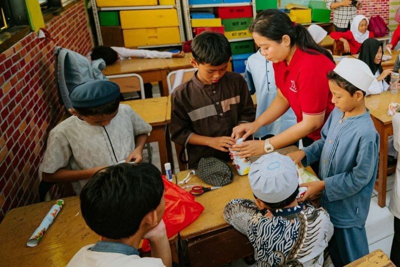 Sekolah Literasi Keuangan: Anak Diajarkan Investasi Sejak Remaja